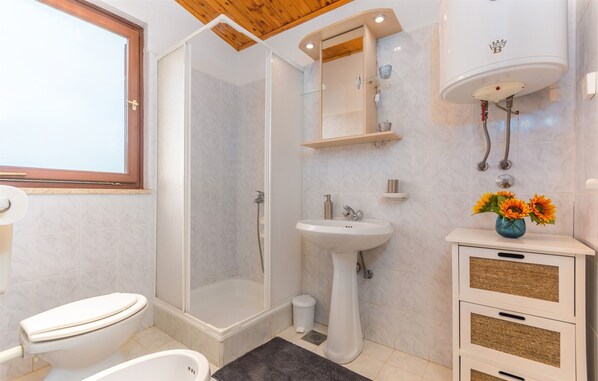 Salle de bain | Douche, séchoir à cheveux