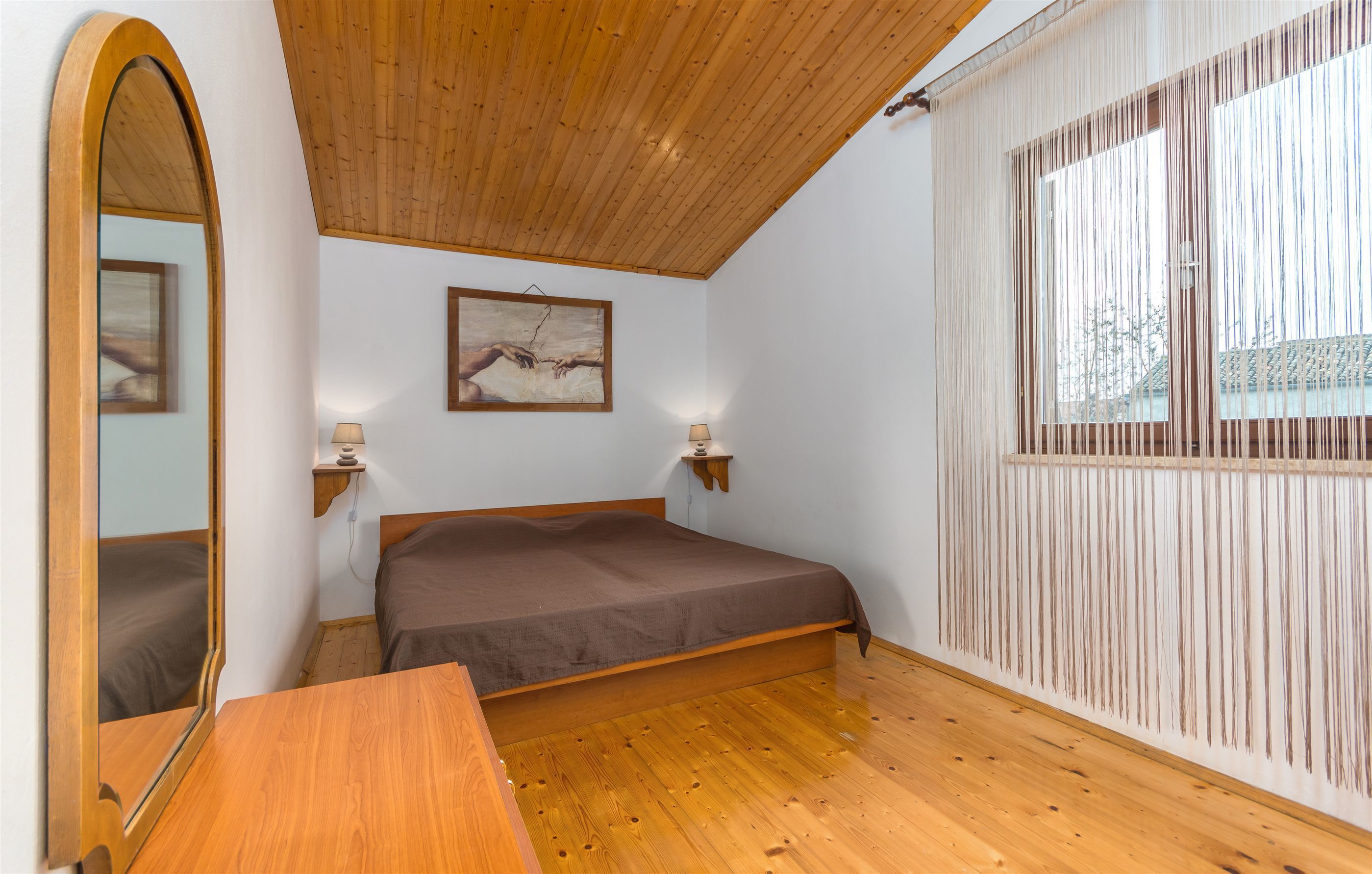 Free WiFi, bed sheets