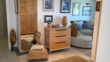 Apartment (A2) | Living room | TV