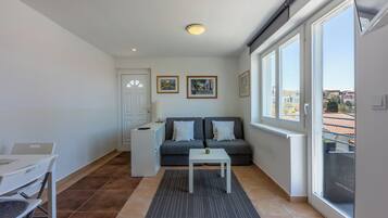 Apartment (A1) | Wohnzimmer | Fernseher