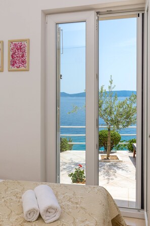 House | Iron/ironing board, free WiFi - House Karlo (Omis)