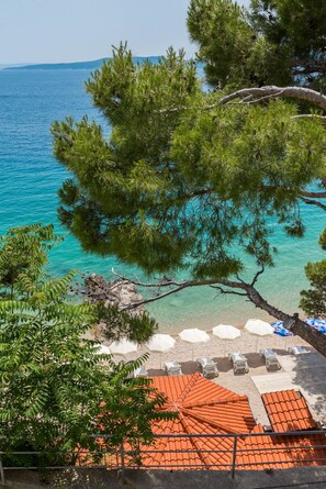 Beach nearby - House Karlo (Omis)