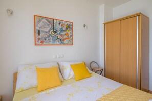 House | Iron/ironing board, free WiFi