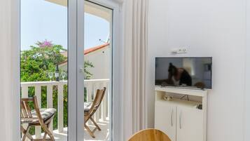 Apartment (A3) | Dining