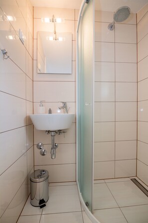 Bathroom | Shower