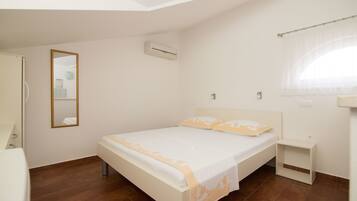 Iron/ironing board, free WiFi