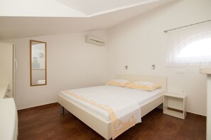 Fer et planche à repasser, accès au Wi-Fi (inclus)