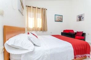 Free WiFi, bed sheets - Apartments Rose (Sucuraj)