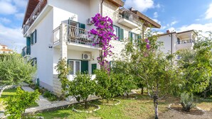 Unclassified image, 3 of 105, button - Apartments Mate (Okrug Gornji)