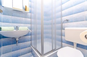 Bathroom | Shower