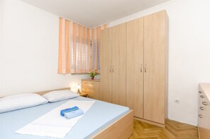 Fer et planche à repasser, draps fournis