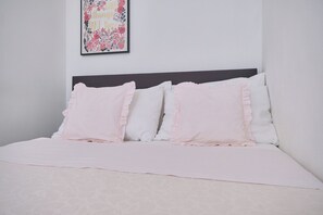 House | Iron/ironing board, free WiFi, bed sheets