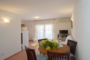 Dining - Apartments Gudelj (Okrug)