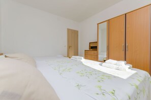 Apartment (A2)