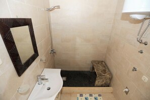 House | Bathroom | Shower, towels - House Kia (Preko)