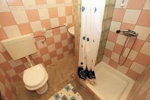 House | Bathroom | Shower, towels - House Kia (Preko)