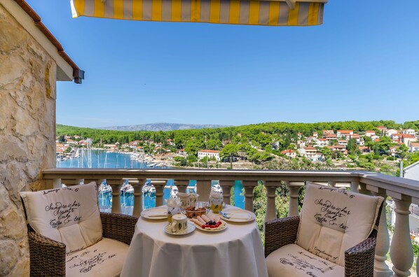 Estudio (A4) | Balcón