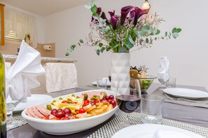 Apartment (A1) | Dining