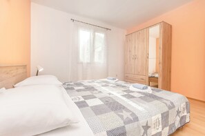 House | Free WiFi, bed sheets