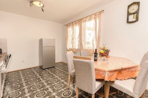 House | Private kitchen | Fridge, microwave, oven, stovetop - House Rajka I (Vodice)