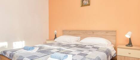 Maison | Wi-Fi gratuit, draps fournis