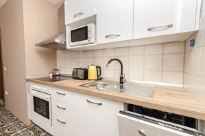 House | Private kitchen | Fridge, microwave, oven, stovetop - House Rajka I (Vodice)