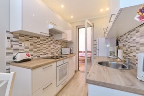 Apartment (A2) | Private kitchen | Fridge, stovetop, dishwasher, coffee/tea maker - Apartments Enna (Mali Losinj)