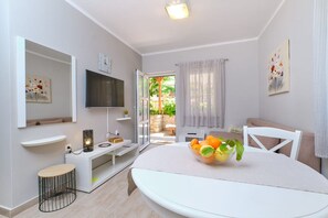 Apartment (A2) | Tempat makan