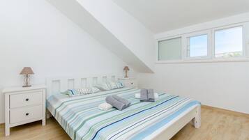 Ferros/tábuas de passar roupa, Wi-Fi de cortesia, roupa de cama