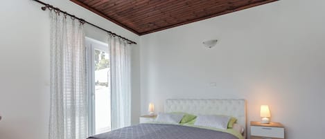 خزنة داخل الغرفة وواي فاي مجانًا