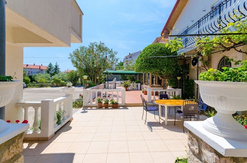Apartments and Rooms Preka