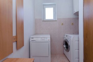 Apartment (A2) | Interior - Apartments and Rooms Preka (Rab)