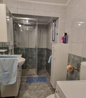 Apartment (A2) | Bathroom