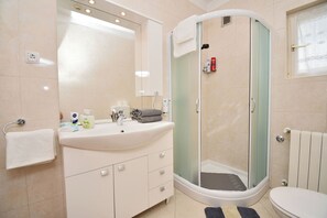 Apartment (A1) | Bathroom