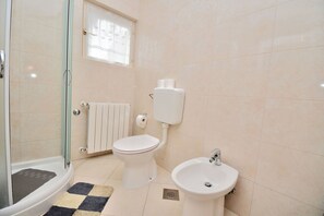 Apartment (A1) | Bathroom