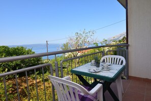 Apartment (A1) | Outdoor dining