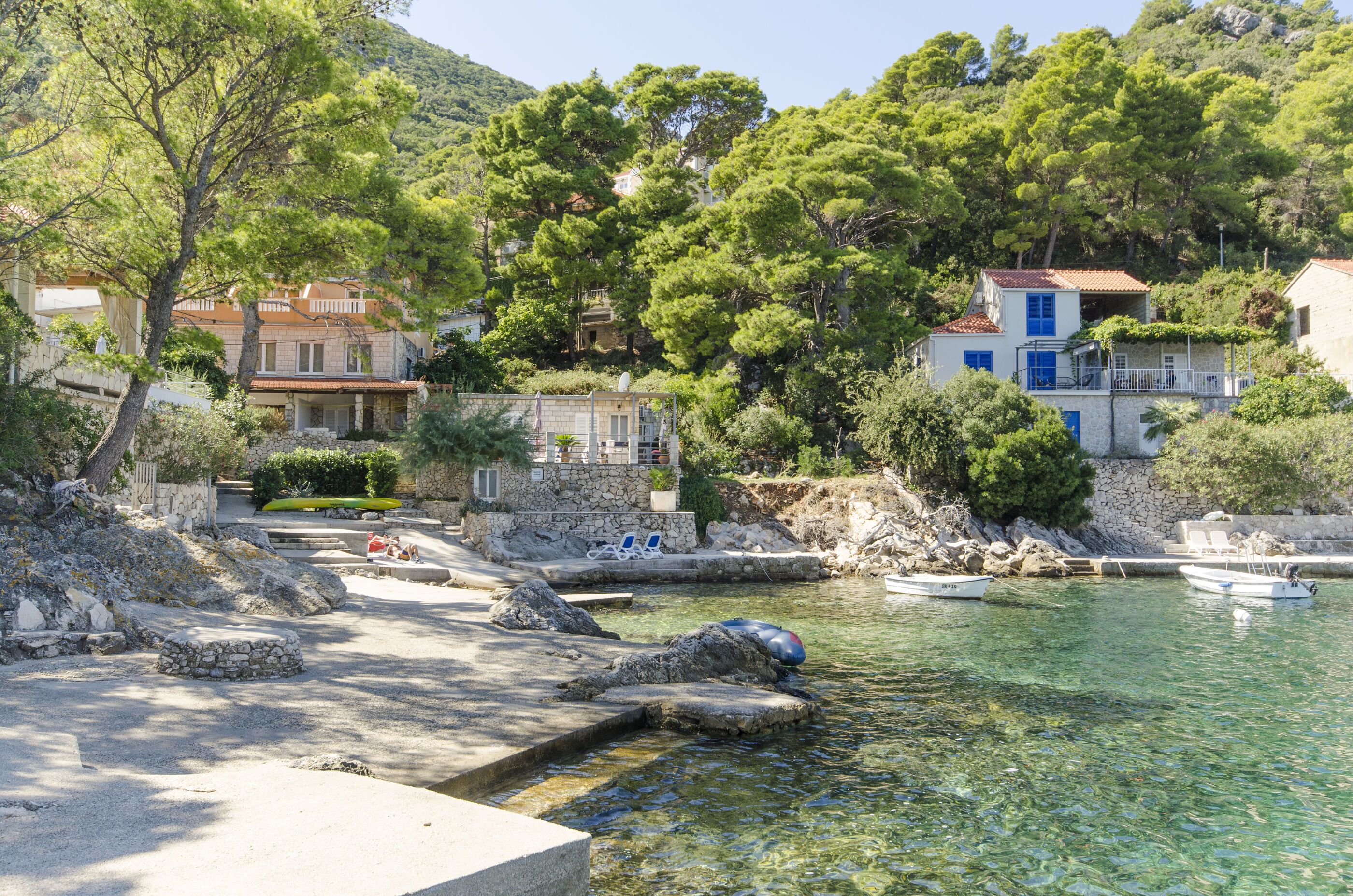 بالقرب من الشاطئ