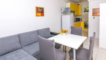 Cozinha privada | Geladeira, micro-ondas, fogão, cooktop