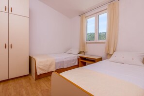 2 bedrooms, iron/ironing board, free WiFi - Apartments Vincic (Rogoznica)