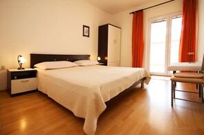 Iron/ironing board, free WiFi, bed sheets