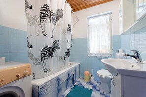 Apartment (A2) | Bathroom | Bathtub - Apartments Opsenica (Rab)