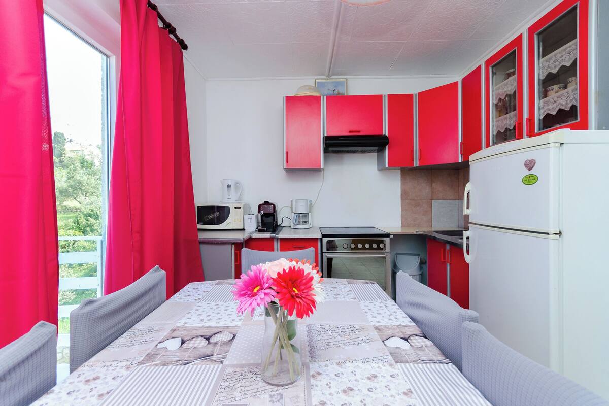 Apartment (A2) | Private kitchen | Espresso maker, coffee/tea maker, fridge, microwave