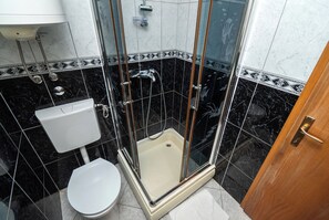 Apartment (A2) | Bathroom | Shower