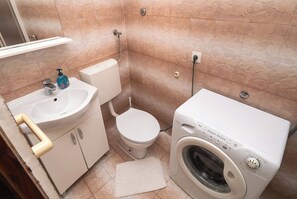 Apartment (A1) | Bathroom