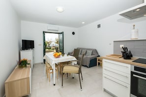 Apartment (A1) | Living room | Flat-screen TV - Apartments Roko (Dugi Rat)