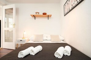 Iron/ironing board, free WiFi, bed sheets - House Heritage (Stari Grad)