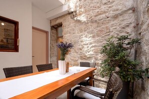 House | Private kitchen | Fridge, oven, stovetop, dishwasher - House Heritage (Stari Grad)