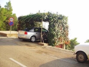 Free self-parking - Apartments Edo (Blato)