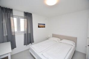 Free WiFi, bed sheets - Apartments Leonardo (Primosten)