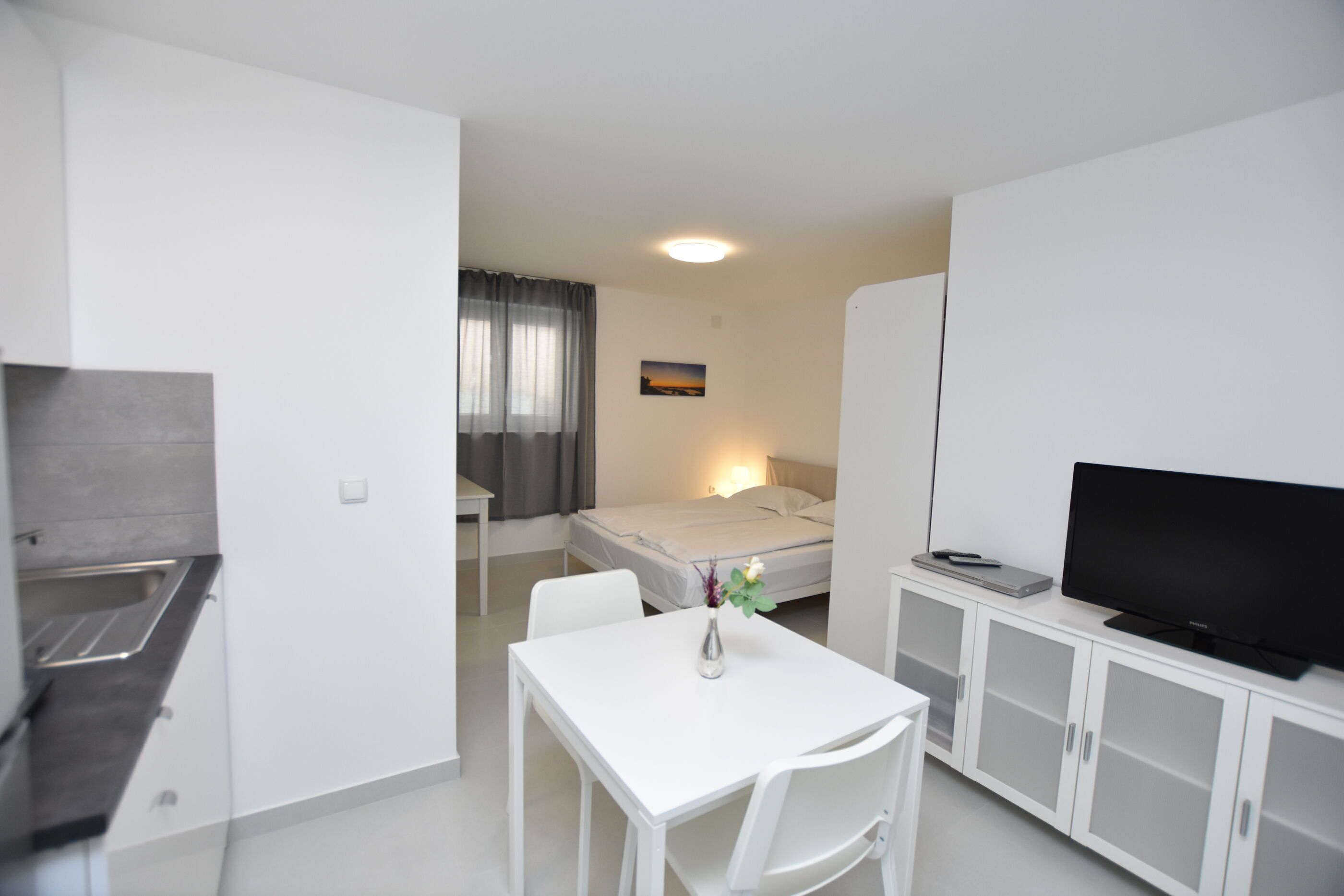 Private kitchen | Fridge, stovetop, cookware/dishes/utensils